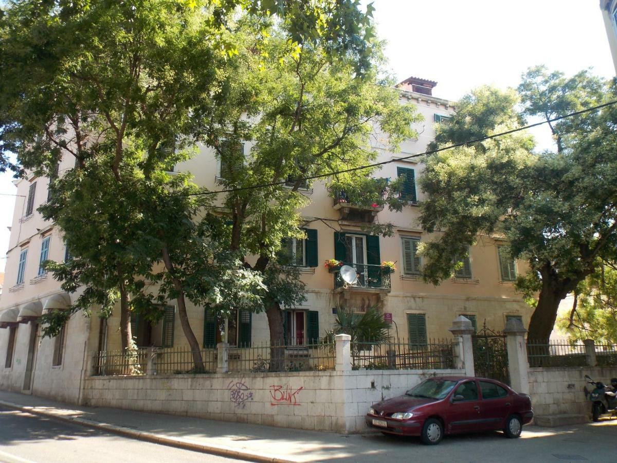 Soukki Town Centre Suites 1 Split Exterior foto